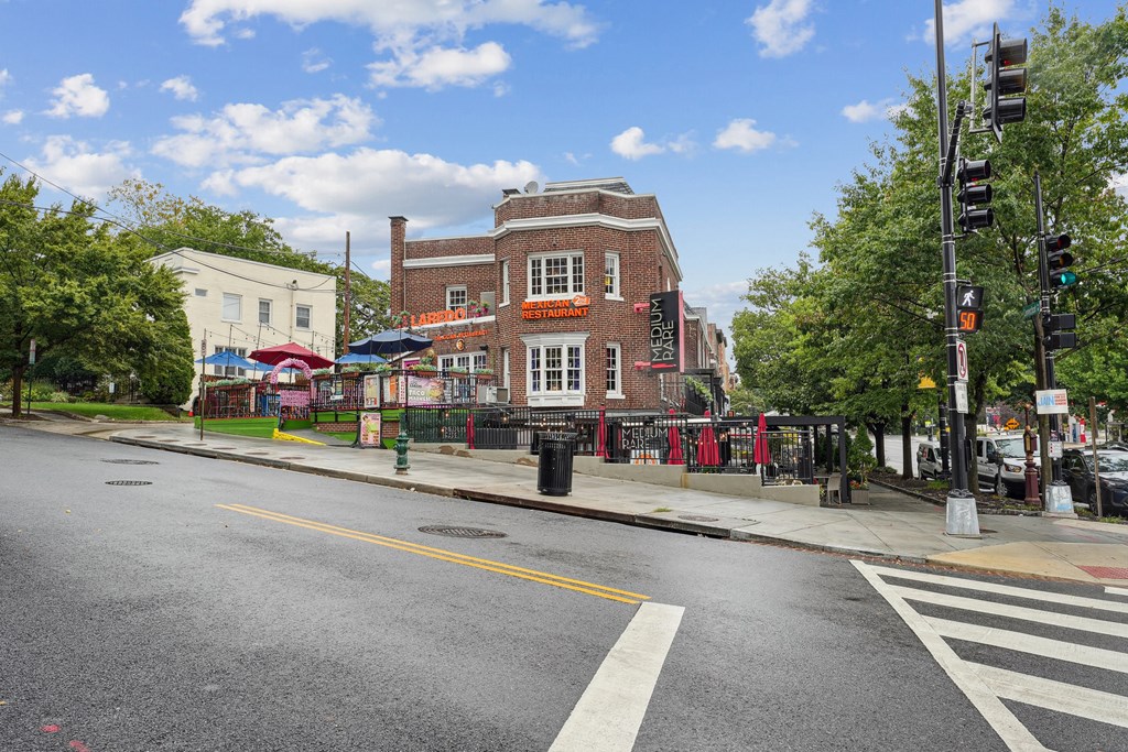 Neighborhood at 3801 Connecticut Avenue, Washington