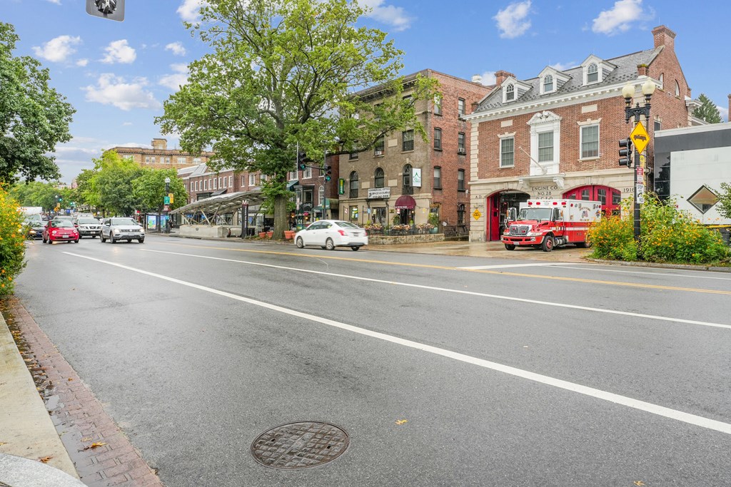 Neighborhood at 3801 Connecticut Avenue, Washington