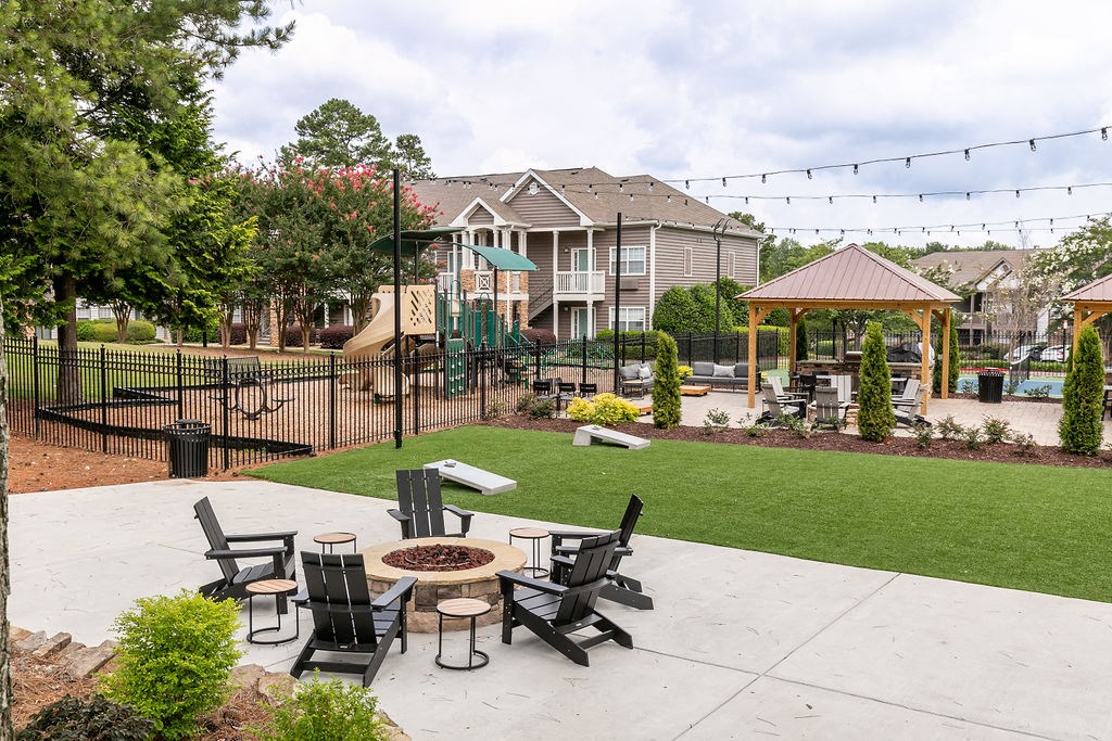 Courtyard seating area at Elme Marietta Apartments, Georgia