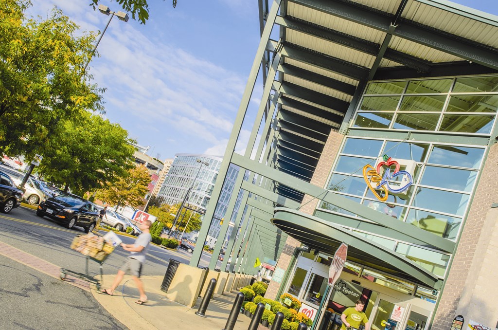 The Maxwell Near Grocery at The Maxwell Apartments, Arlington, VA, 22203