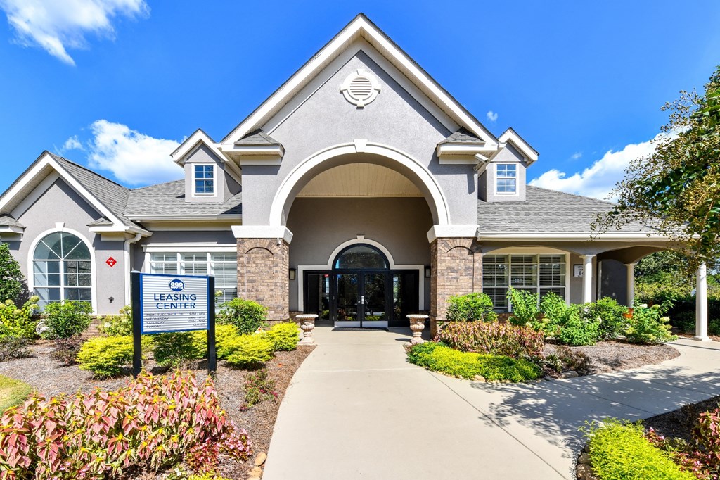 Clubhouse at Elme Eagles Landing in Stockbridge, GA