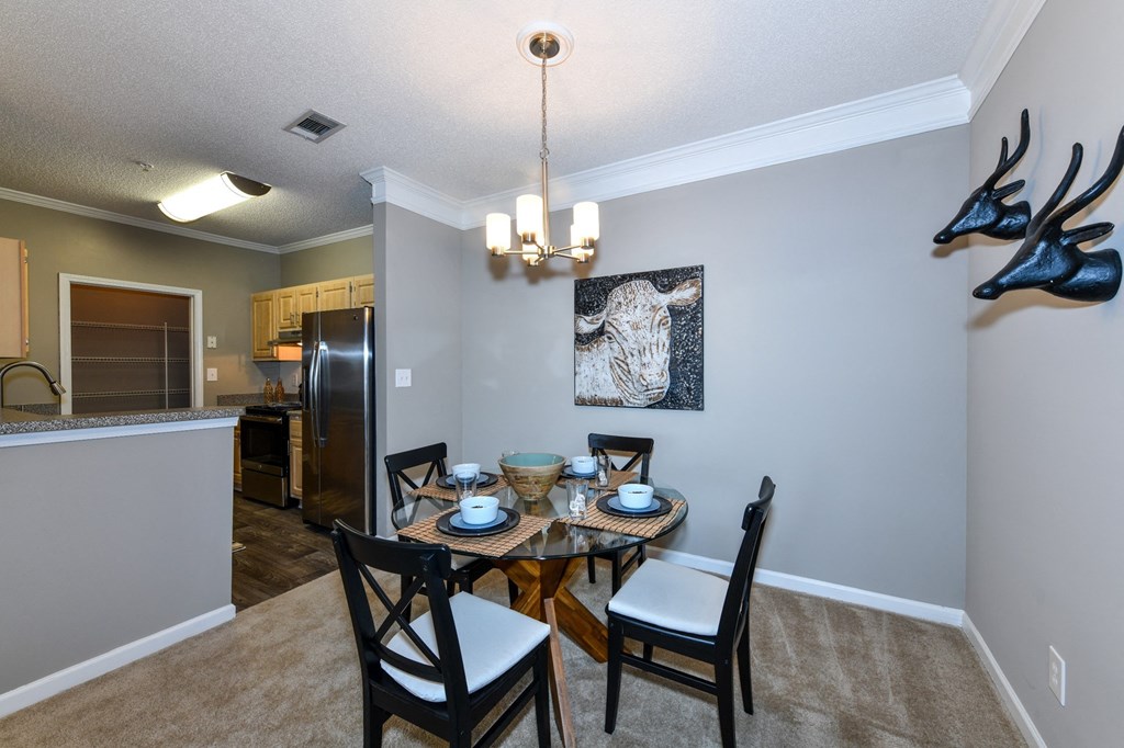 Dining Room at Elme Eagles Landing in Stockbridge, GA