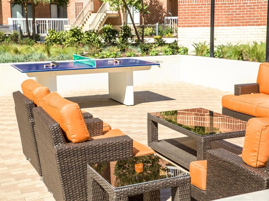 Outdoor Seating at Cascade at Landmark, Virginia