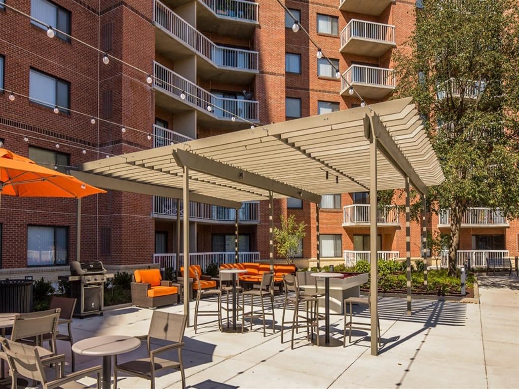 Courtyard at Cascade at Landmark, Virginia