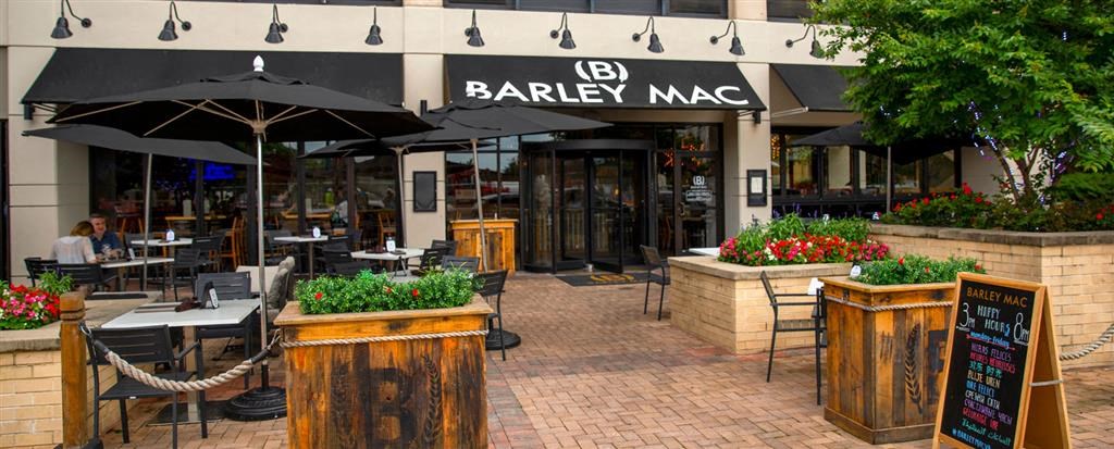 Restaurant decorat Bennett Park Apartments, Virginia, 22209