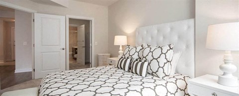 Bedroom decor at Bennett Park Apartments, Virginia, 22209