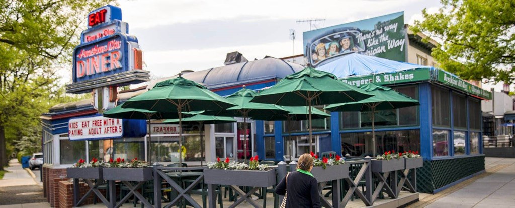 Restaurant near The Kenmore, WA