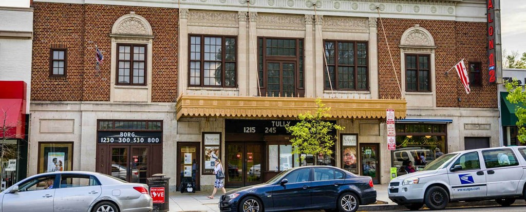 Theatre near The Kenmore, Washington, 20015