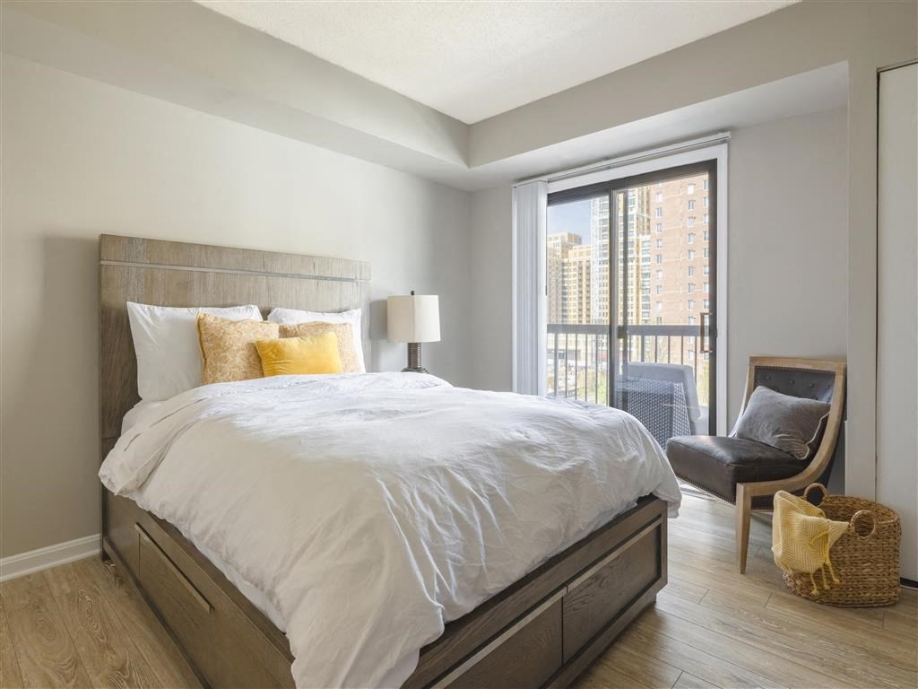 Gorgeous Bedroom at The Paramount, Virginia, 22202