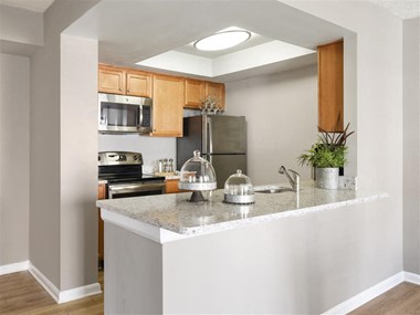 1425 S Eads St 1 Bed Apartment for Rent - Photo Gallery 1