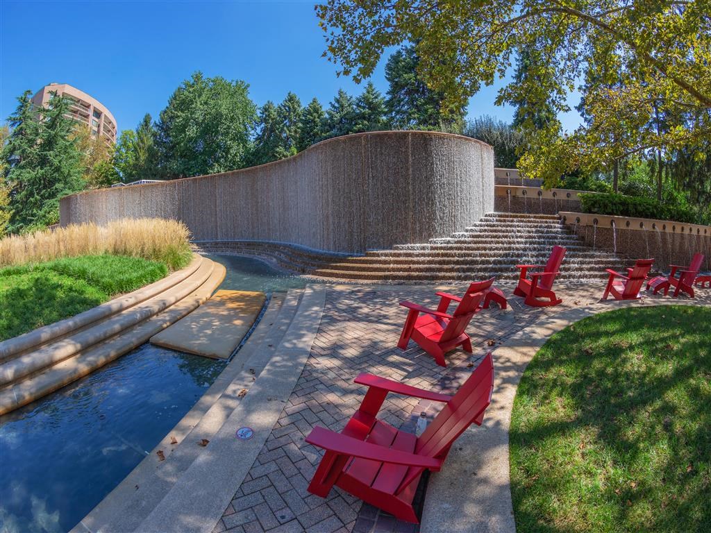 Outdoor Walking Path at The Paramount, Virginia