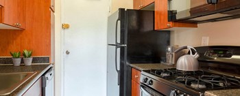 Fully Equipped Kitchen Fully Equipped Kitchen at Park Adams Apartments, Virginia - Photo Gallery 4
