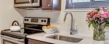 Polished Quartz Countertops at Riverside Apartments, Virginia, 22303