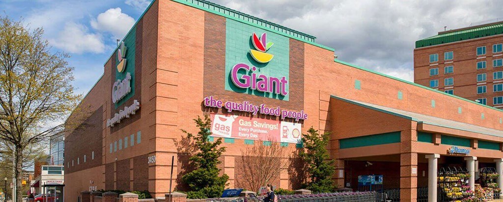 The Wellington near Grocery at Wellington Apartments, Virginia, 22204