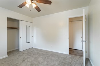 1114-1116 W Wisconsin Street 2 Beds Apartment for Rent - Photo Gallery 6