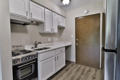 the preserve at ballantyne commons apartment kitchen with stainless steel appliances
