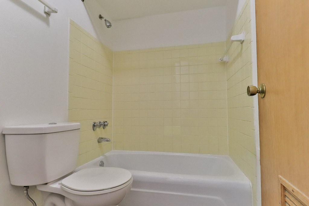 Alverno Pool Apartments