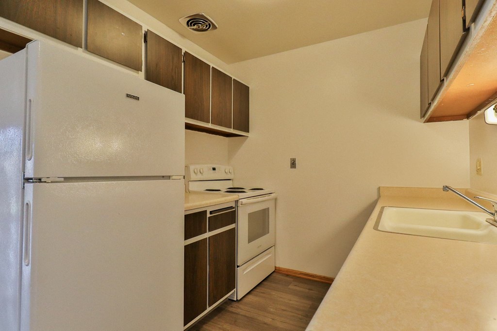 Alverno Pool Apartments