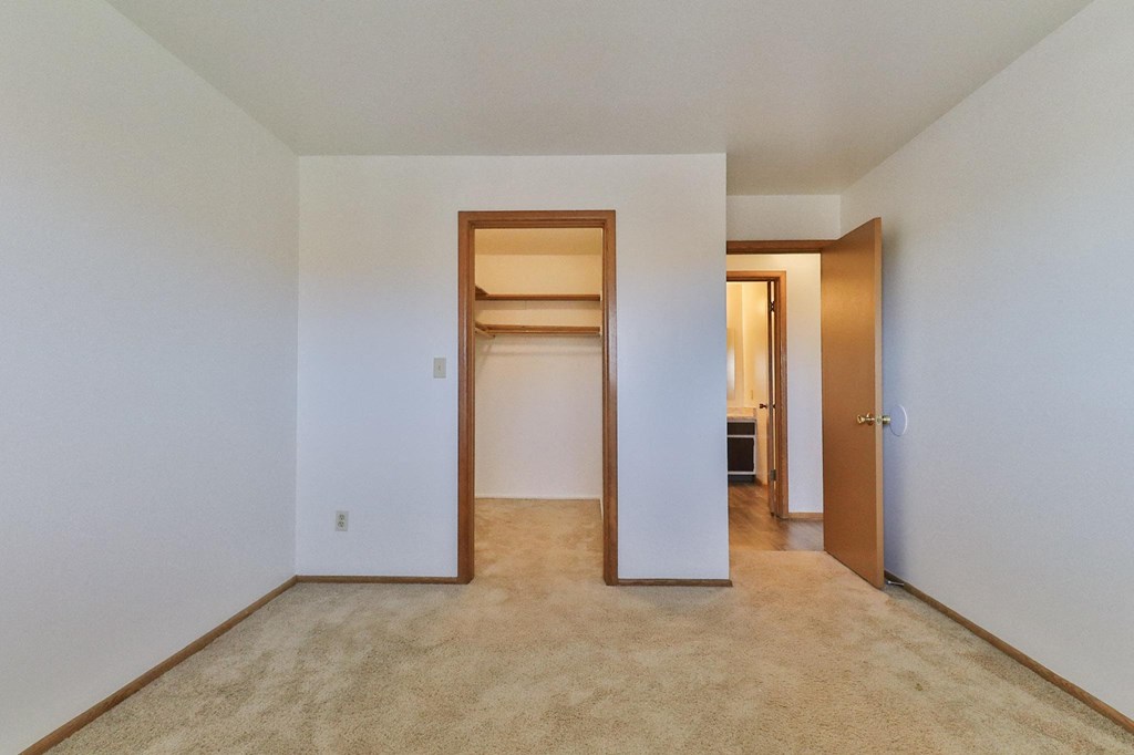 Alverno Pool Apartments