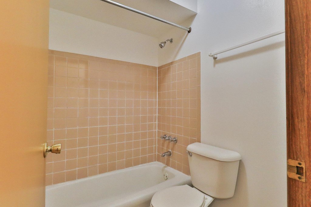 Alverno Pool Apartments