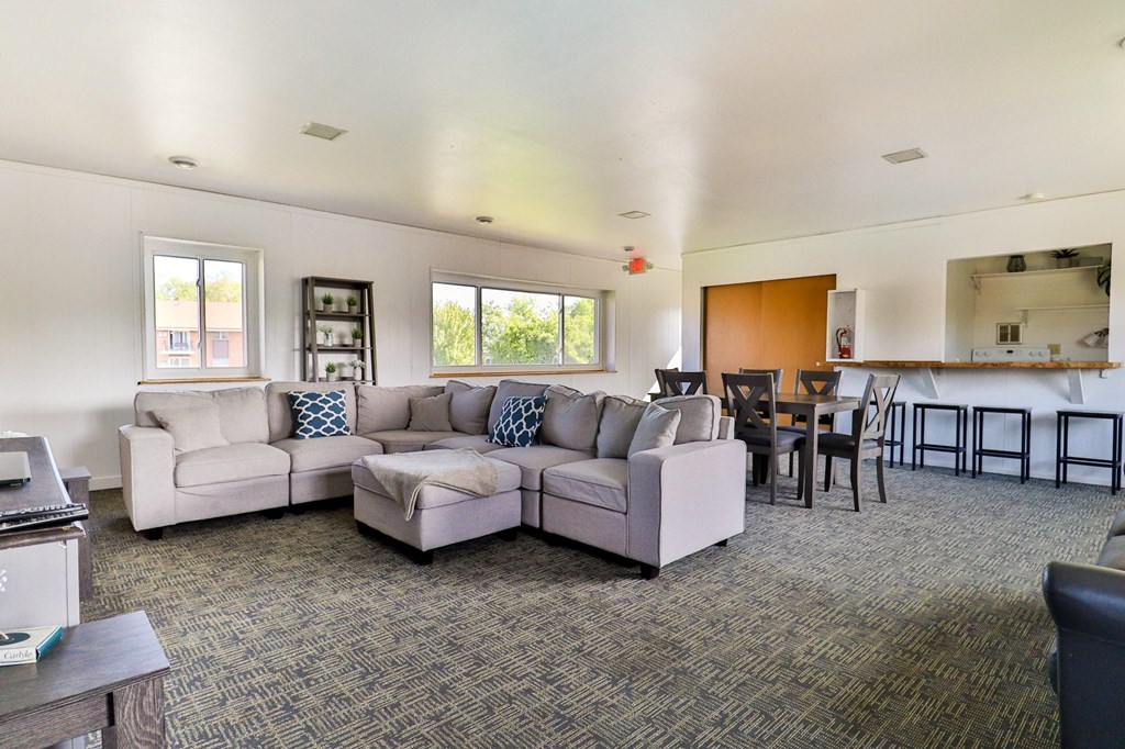 Alverno Pool Apartments