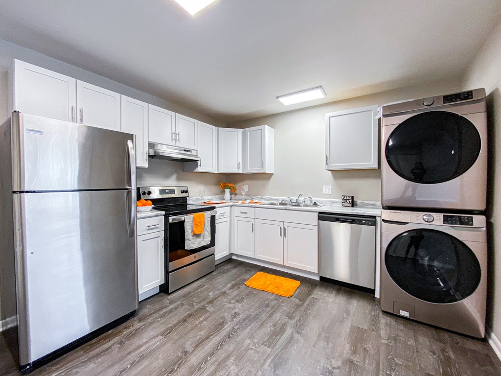 the preserve at ballantyne commons apartment kitchen with stainless steel appliances