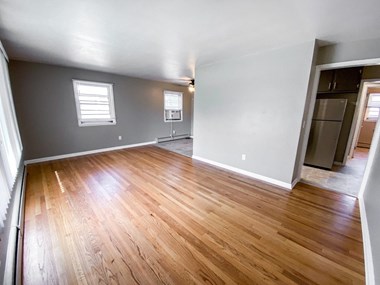 902 W Badger Rd 1-2 Beds Apartment for Rent