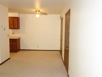 3100 Ellis St Apt #46 1-2 Beds Apartment for Rent - Photo Gallery 2