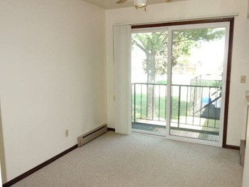 3100 Ellis St Apt #46 1-2 Beds Apartment for Rent - Photo Gallery 3