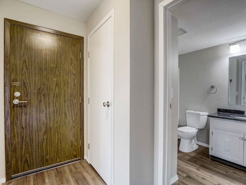 Honey Lou Court Apartments