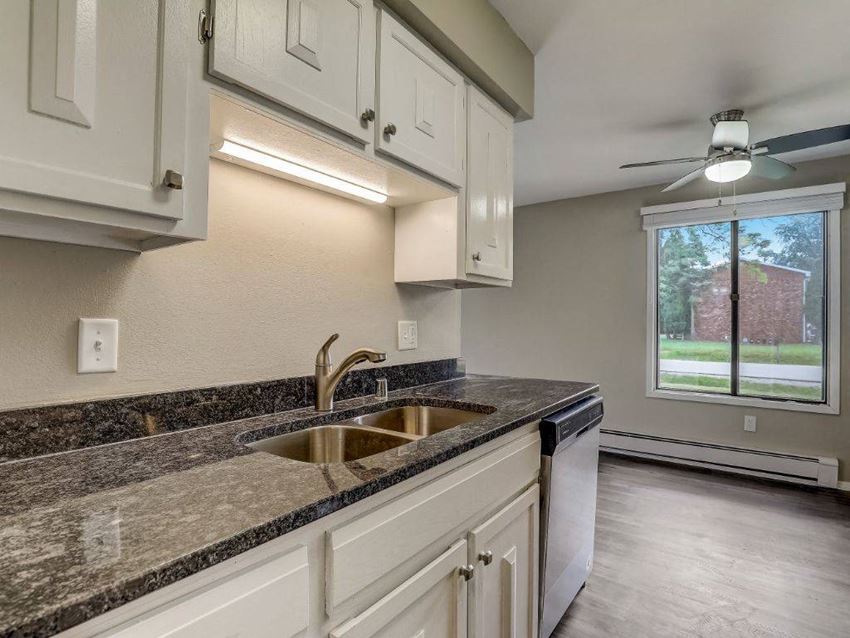 Honey Lou Court Apartments