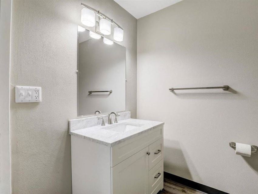 North Shore Manor Apartments