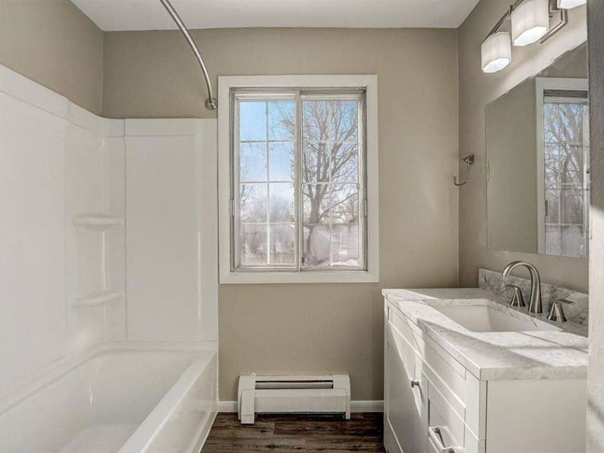 North Shore Manor Apartments