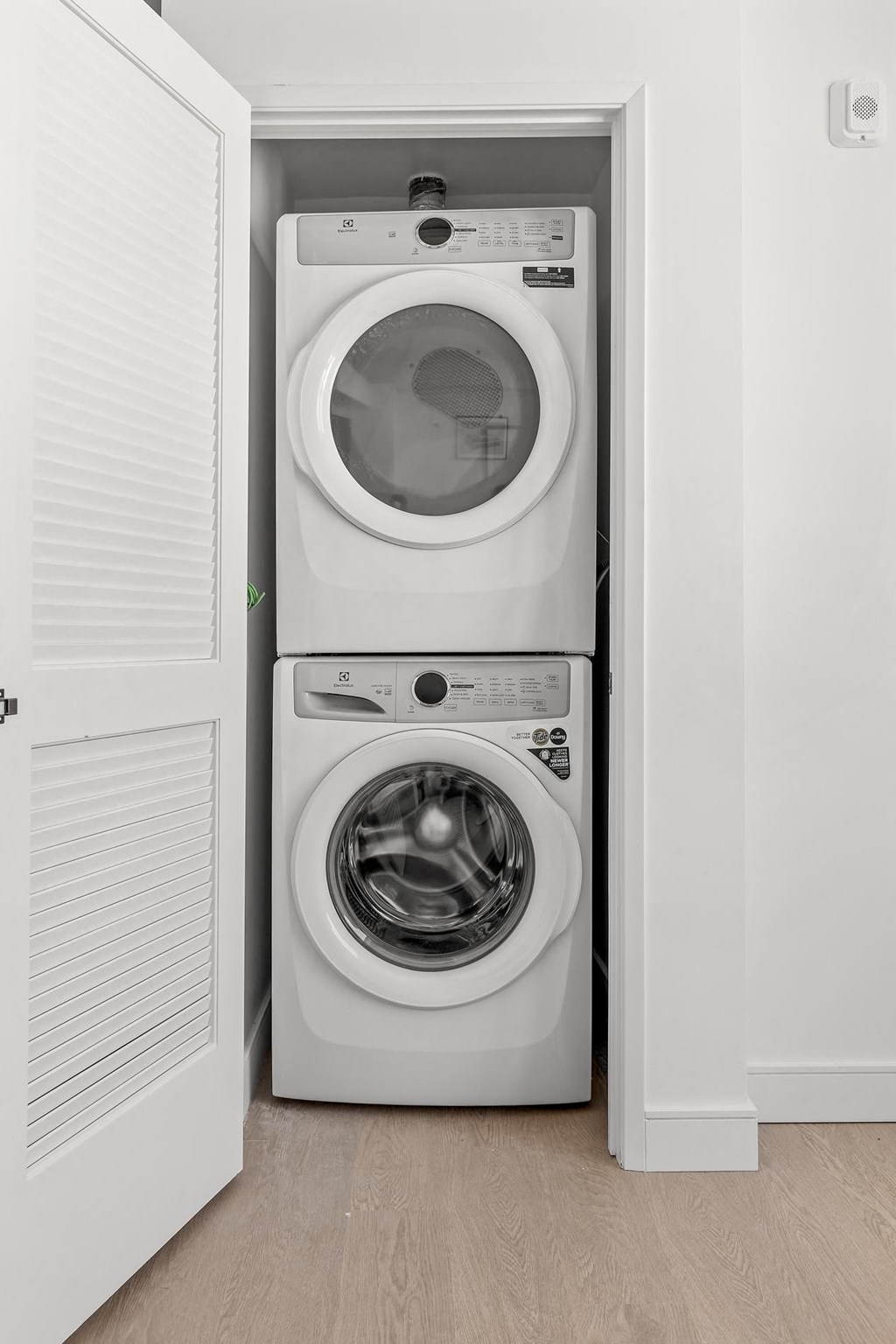 In-Unit laundry at Miles at Harvard, Los Angeles