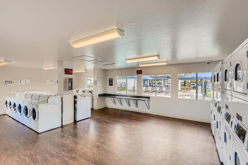 Laundry Room at Azul Apartments, Hemet, CA, 92545