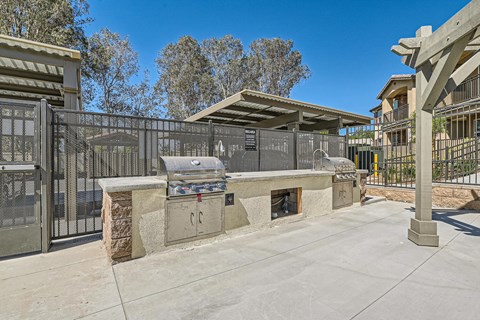 the reserve at bucklin hill clubhouse with gas grill