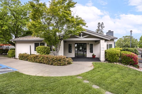 4350 Galbrath Drive 1-2 Beds Apartment for Rent