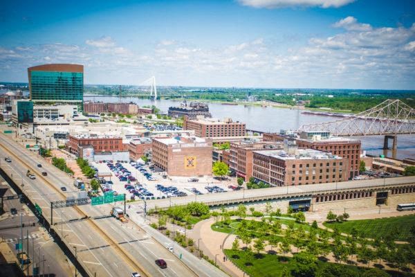 a view of Laclede's Landing and Horseshoe Casino complex with the Eads bridge and Gateway Arch Park in the foreground