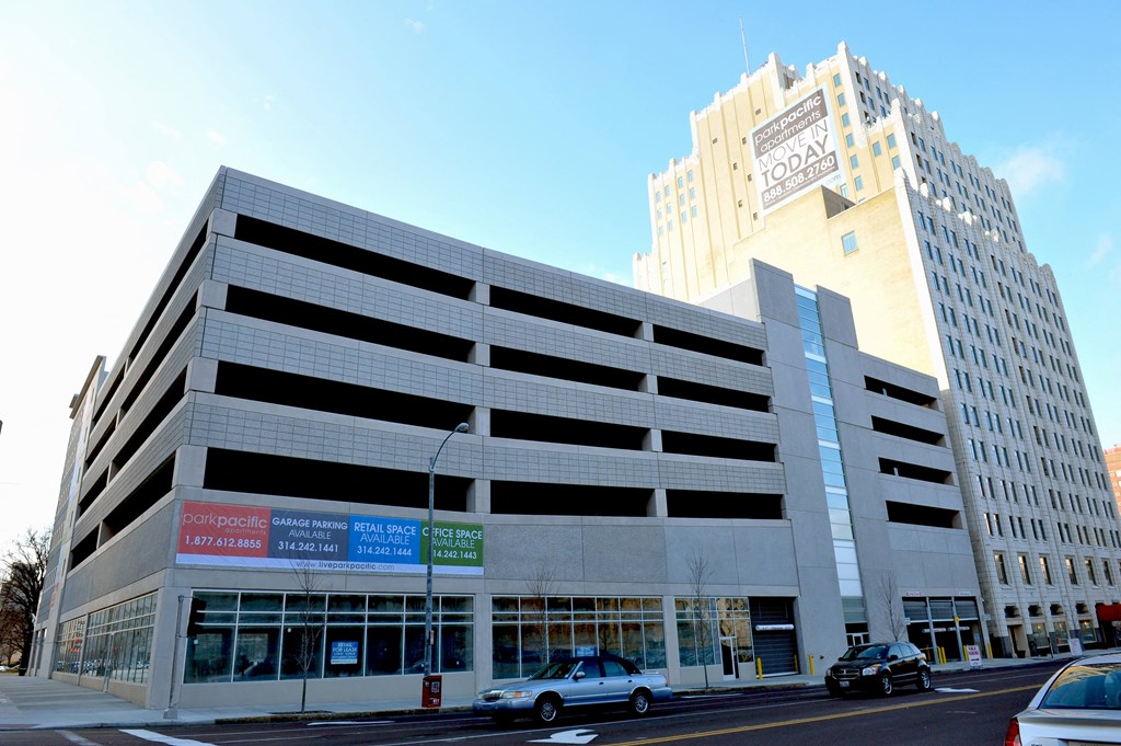 a parking garage with cars parked in front of it