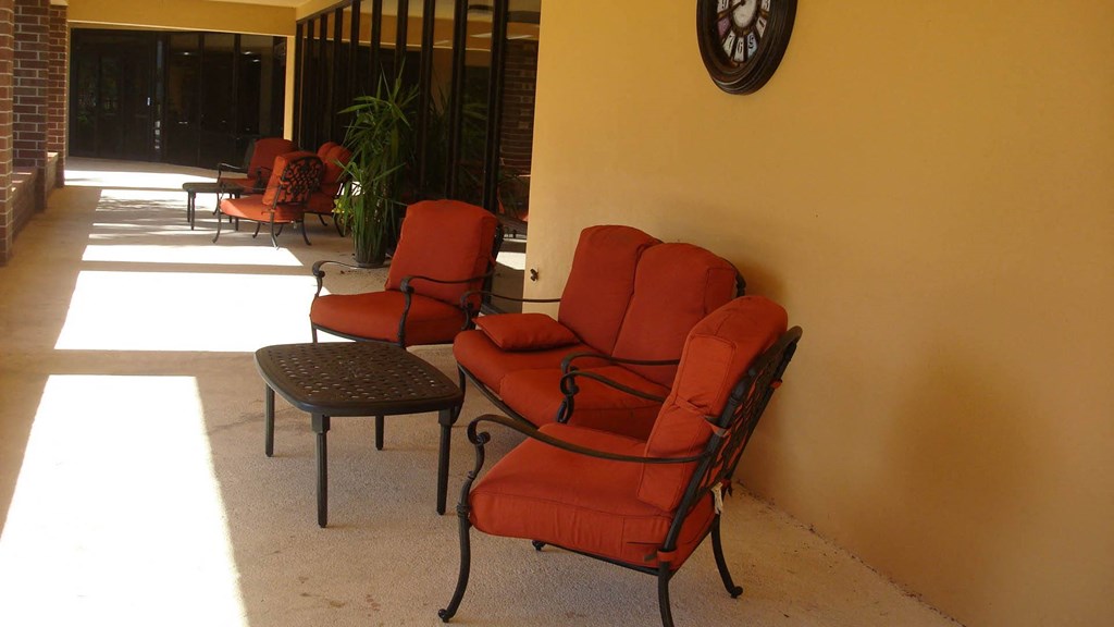 Outdoor Resting Area at Hampton Apartments in Clearwater, FL 33759