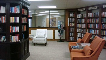 Library Library at Hampton Apartments in Clearwater, FL - Photo Gallery 4
