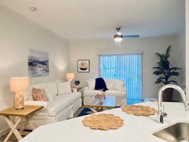 living room at Mainstreet Apartments, Clearwater, FL, 33756