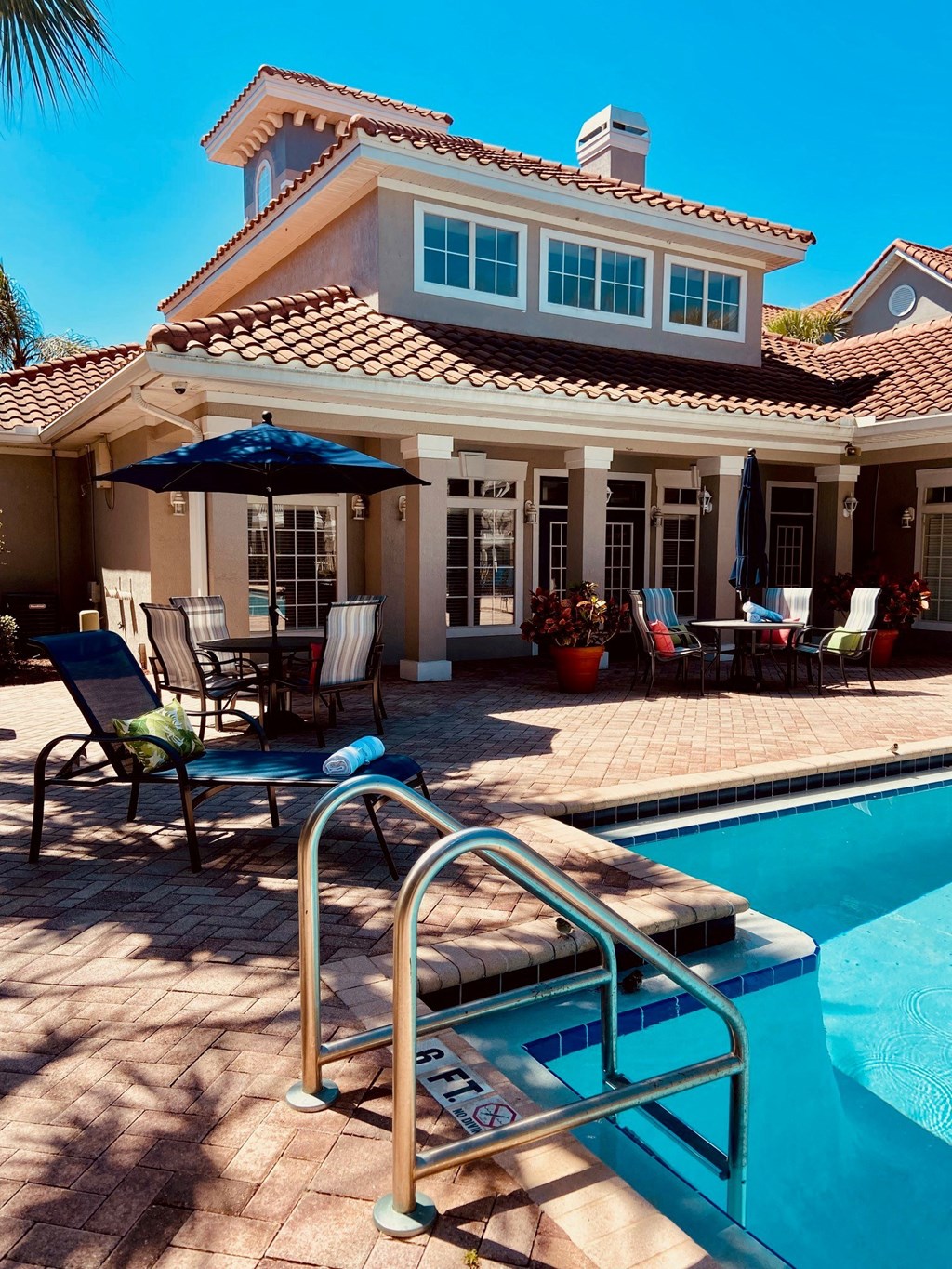 swimming pool at Mainstreet Apartments, Florida
