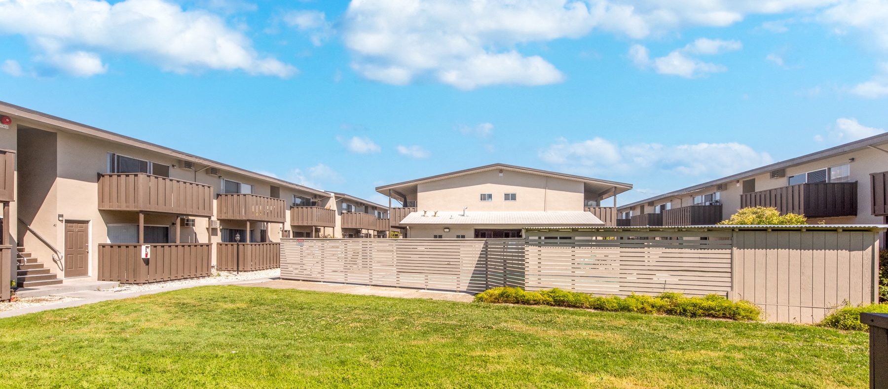 Los Robles Apartments