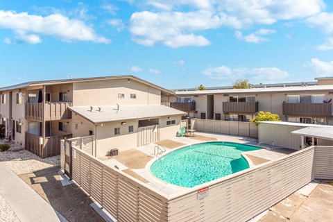 Los Robles Apartments Pool