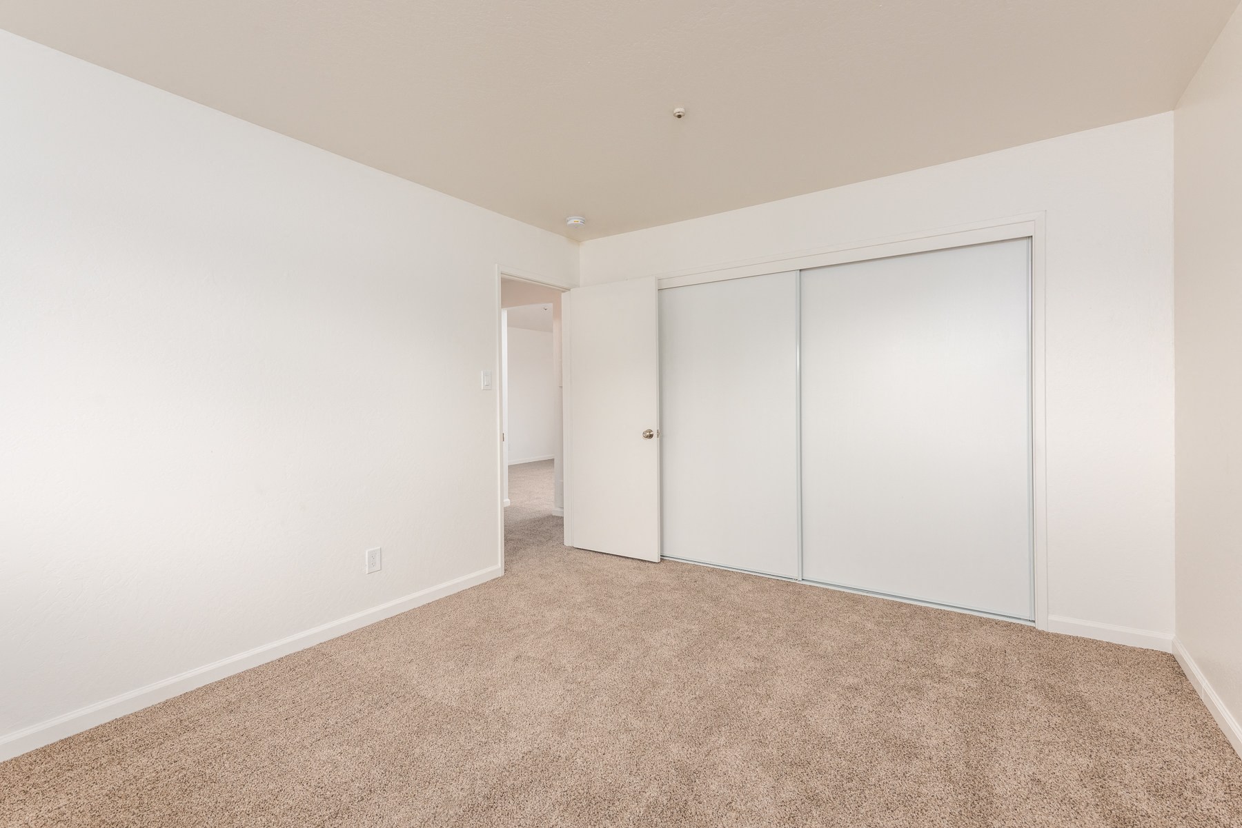 Los Robles Apartments