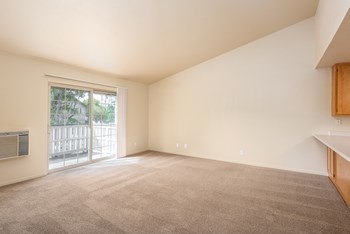 Living Room Photo - Photo Gallery 4