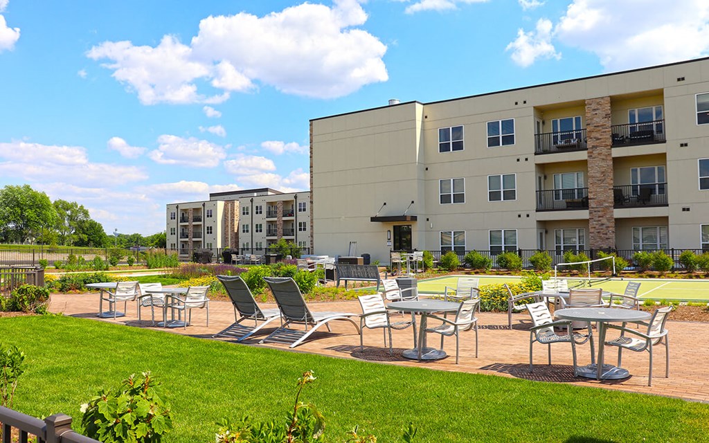 Exterior area at 5300 Centre, Missouri