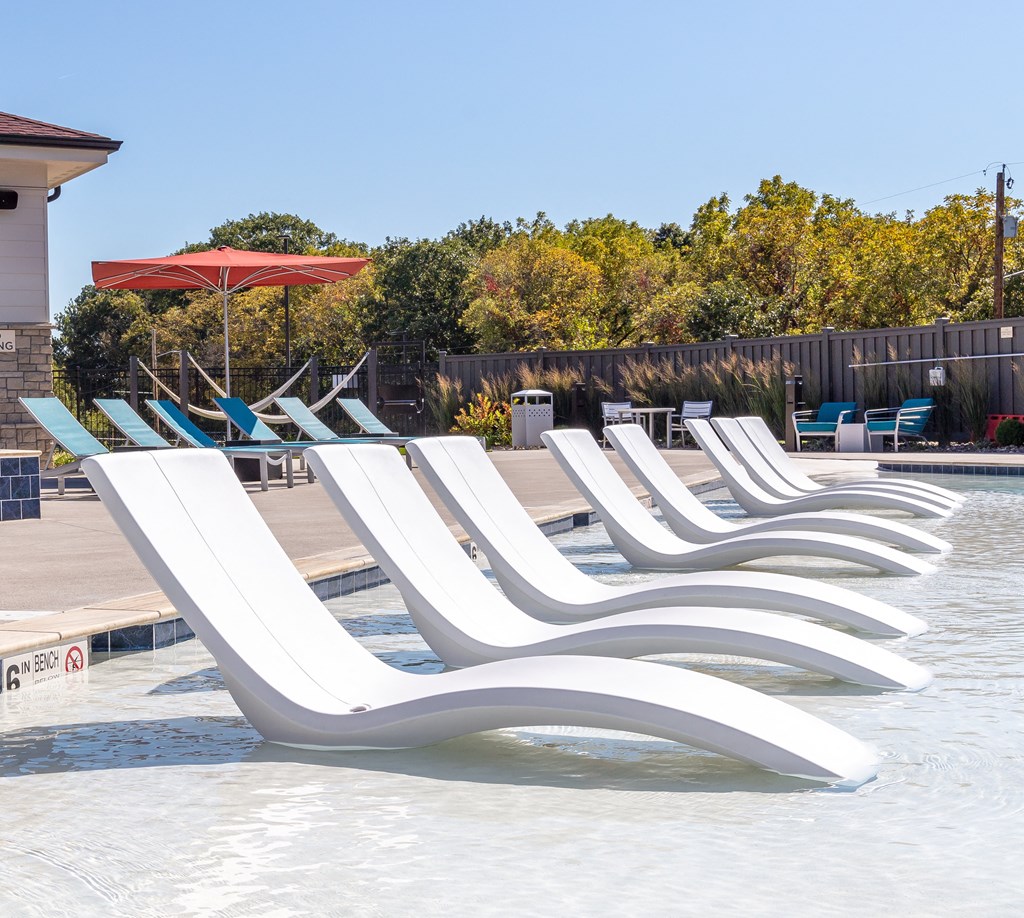 Sundeck at Trinity Woods, Independence, 64015