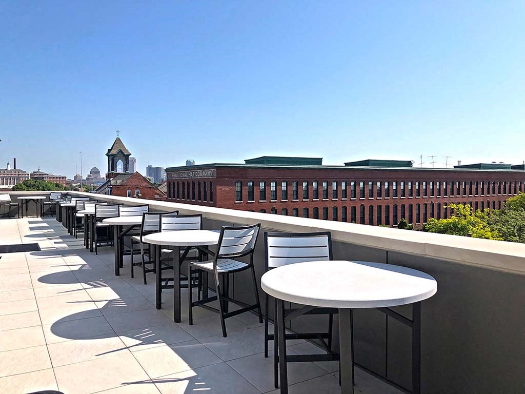 Outdoor area at 1400 Russell Apartments, Saint Louis, 63104